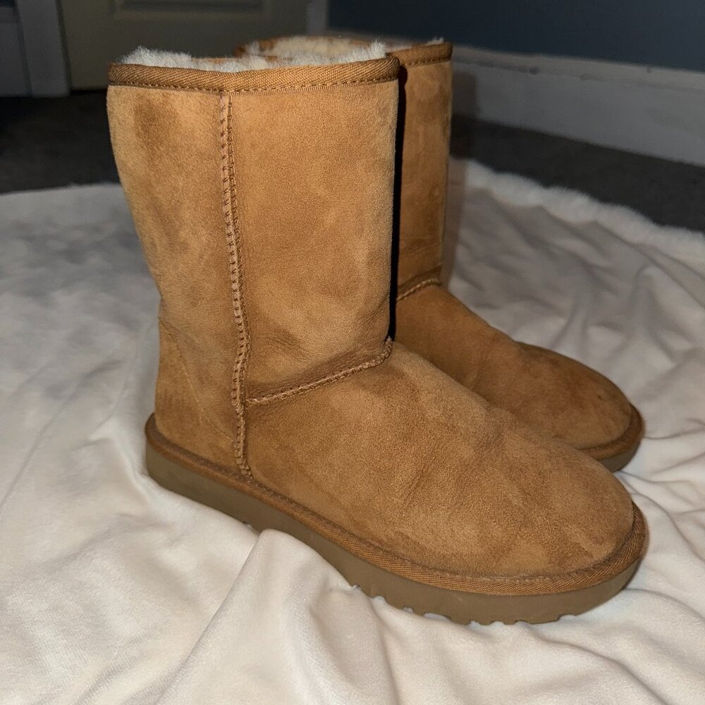 Ugg Clasic Short II Chestnut - Size 8